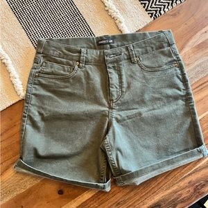 Toad&Co women’s sjorts, size 6, olive green.